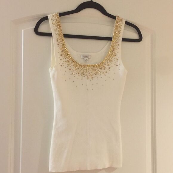 White Cache top with gold sequence - Picture 4 of 8